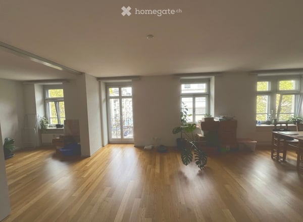 Spacious 4.5-room apartment with balcony in vibrant Zürich Kreis 5 3
