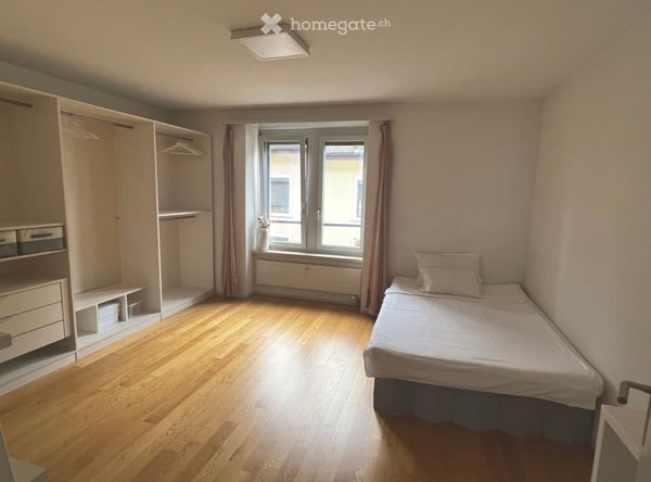 Spacious 4.5-room apartment with balcony in vibrant Zürich Kreis 5 1