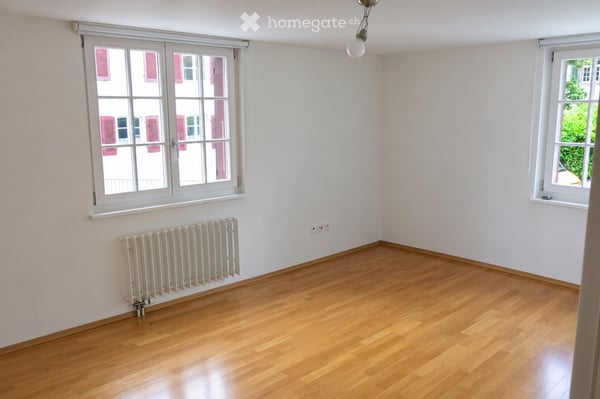 Wohnen mit Geschichte: Grosszügige 3½-Zimmer-Wohnung mit gedecktem Balkon 4