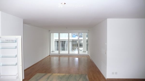 Wohnen mit Geschichte: Grosszügige 3½-Zimmer-Wohnung mit gedecktem Balkon 3