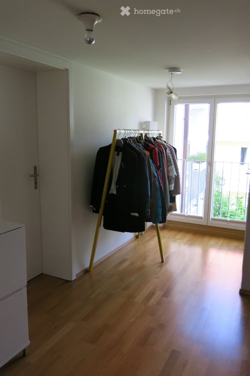 Wohnen mit Geschichte: Grosszügige 3½-Zimmer-Wohnung mit gedecktem Balkon 5