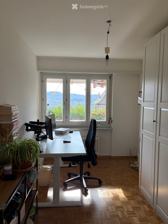 Helle, möblierte, befrustete 3.5-Zimmer-Wohnung mit zwei Terrassen in Zürich-Höngg 5
