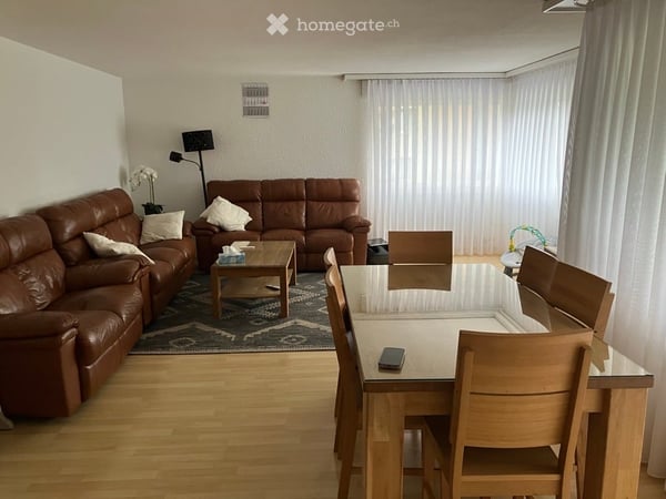 Grosszügige 5½-Zimmer-Wohnung mit Balkon und Einstellhallenplatz in Rüfenacht 2