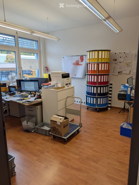 Nachmieter gesucht für Gerwerbe im 1. Stock. 10