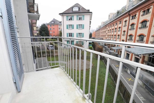 Helle 2.5 Zimmer Wohnung nähe Sihlcity 41