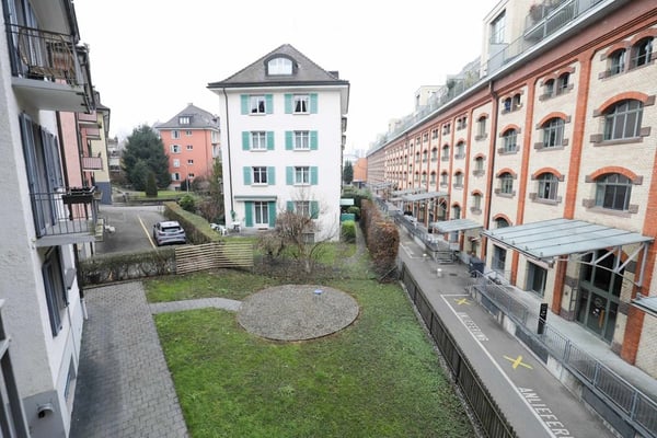 Helle 2.5 Zimmer Wohnung nähe Sihlcity 47