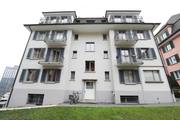 Helle 2.5 Zimmer Wohnung nähe Sihlcity 44