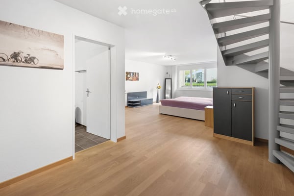 Grosszügige 4.5-Zimmer-Gartenwohnung mit viel Platz in Winkel ZH 3