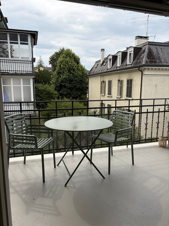Sanierte 2.5 Zi. Jugendstil Wohnung mit Charme an ruhiger Lage 9