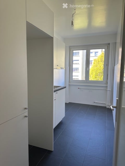 Appartement 4 pièces au 3ème étage situé entre les Charmilles et la Servette 6