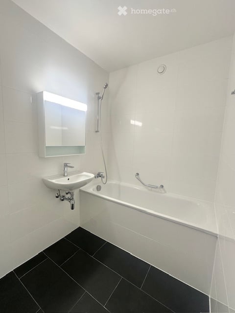Appartement 4 pièces au 3ème étage situé entre les Charmilles et la Servette 9