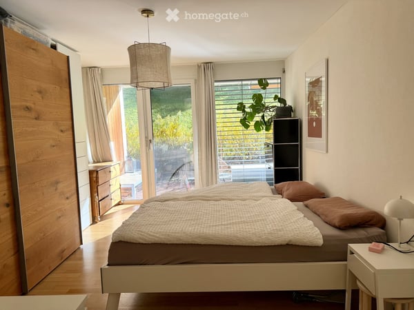 Helle 3.5-Zimmer-Wohnung mit Stadt- und Seesicht und eigenem Gartensitzplatz 4