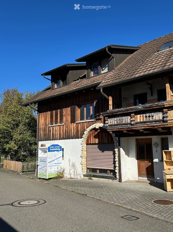 Einseitig angebautes Einfamilienhaus und Garage in Kleindöttingen 2