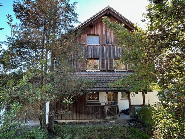 Einseitig angebautes Einfamilienhaus und Garage in Kleindöttingen 4