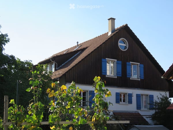 Charmante Dachwohnung am Dorfrand