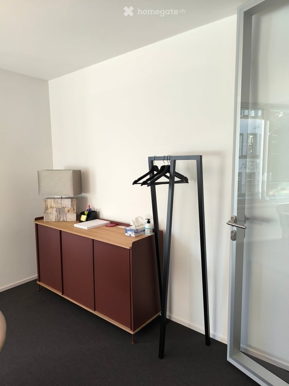 Attraktives, modernes Büro mit separatem Sitzungszimmer im Zürcher Seefeld 5