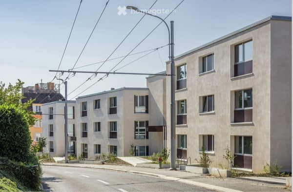 Moderne helle Wohnung mit direktem Gartenzugang in Zürich-Höngg