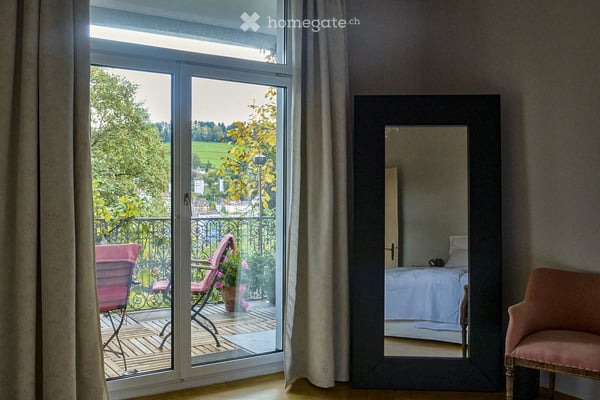 4.5 Zimmer Altbauwohnung mit Balkon und Weitblick am Rosenberg 11