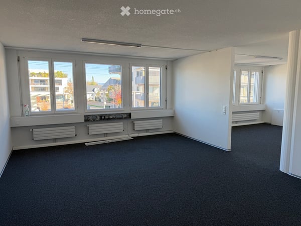 Helles, grosses Büro im Zentrum von Egg 4