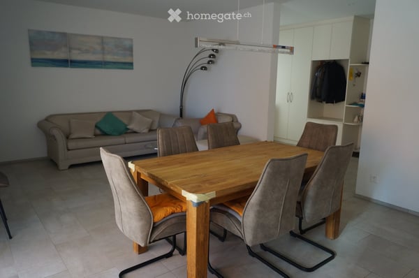 Schöne, moderne 2 ½ Zimmer Wohnung mit  grosszügigem Sitzplatz und Gartenanteil im Sonderrecht 3