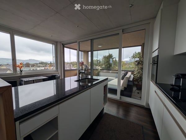 Grosszügige 3.5-Zimmerwohnung mit modernem Ausbau und schöner Aussicht in Rüti 3