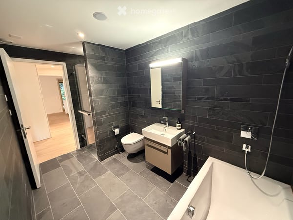 Elegant 3.5-Room Apartment in Zurich-Enge with two Loggias 5