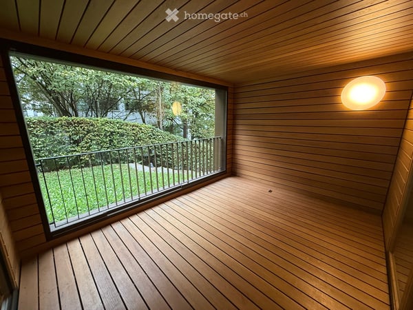 Elegant 3.5-Room Apartment in Zurich-Enge with two Loggias 11