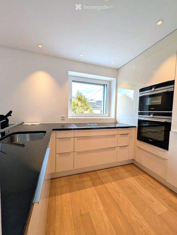 Helle 3.5-Zimmer-Wohnung mit Balkon & eigenem Waschturm, nahe See 8