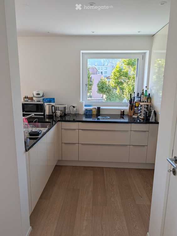 Helle 3.5-Zimmer-Wohnung mit Balkon & eigenem Waschturm, nahe See 3
