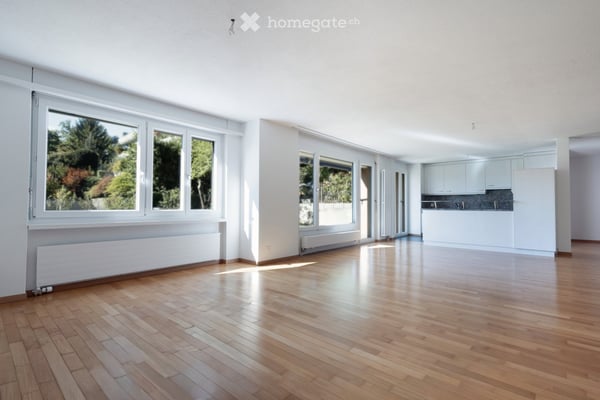 Grosszügige 4,5 Zimmer-Gartenwohnung in Zürich-Höngg 2