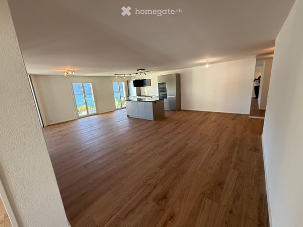 Frisch sanierte 4.5-Zimmer-Wohnung mit See- und Bergsicht in Hergiswil 3