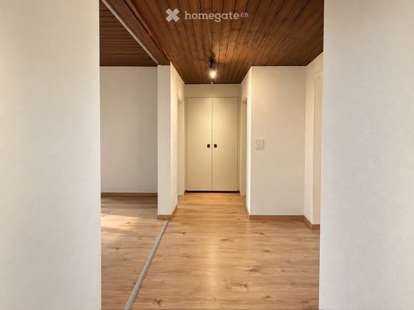Helle, moderne 3.5-Zimmer-Wohnung mit Balkon an zentraler Lage
