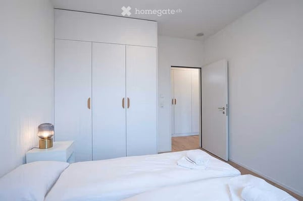 Stilvoll möblierte 1,5-Zimmer-Wohnung mit Balkon in Zürich-Altstetten (Hohlstrasse) 2