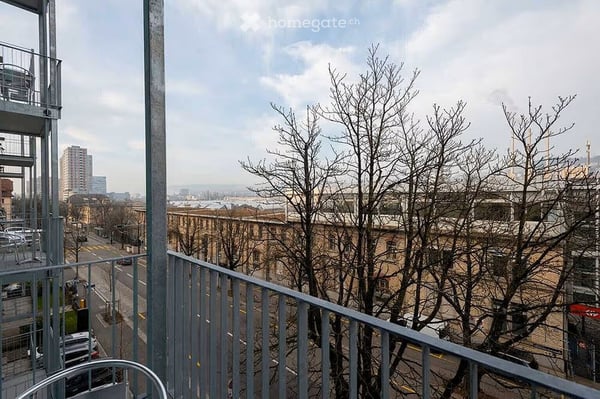 Stilvoll möblierte 1,5-Zimmer-Wohnung mit Balkon in Zürich-Altstetten (Hohlstrasse) 1