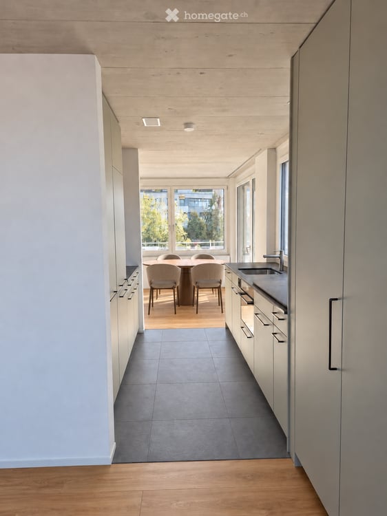 Wohnen auf Zeit an zentraler Lage: Attraktive 3-Zimmerwohnung möbliert für maximal 13 Monate 2