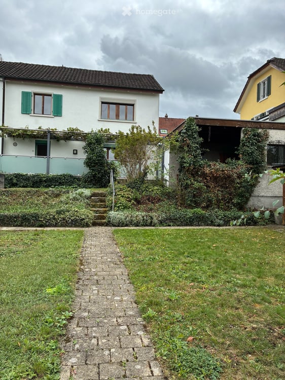Charmantes 5-Zimmer-Haus mit grossem Garten in ruhigem Familienquartier