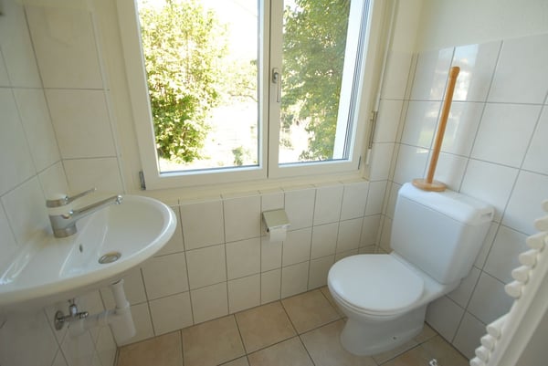 Grosses, freistehendes Einfamilienhaus an ruhiger Lage 2