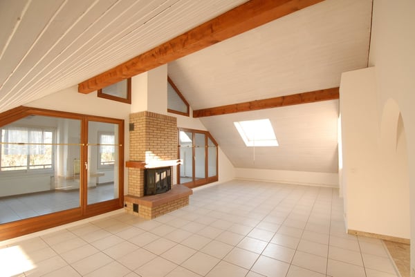 Grosszügige 4½-Zimmer-Dachwohnung mit Wintergarten & Cheminée in Reinach