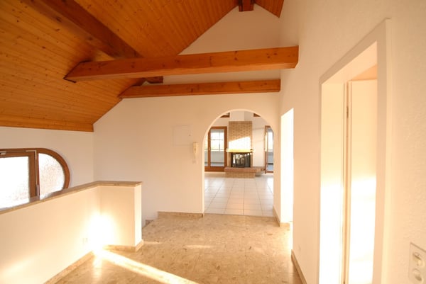 Grosszügige 4½-Zimmer-Dachwohnung mit Wintergarten & Cheminée in Reinach 5