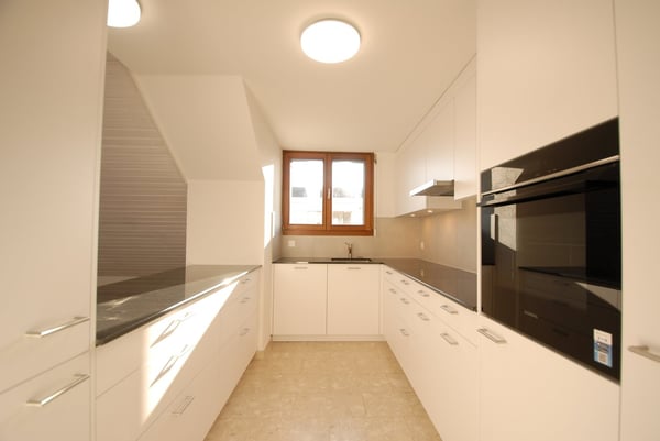 Grosszügige 4½-Zimmer-Dachwohnung mit Wintergarten & Cheminée in Reinach 2