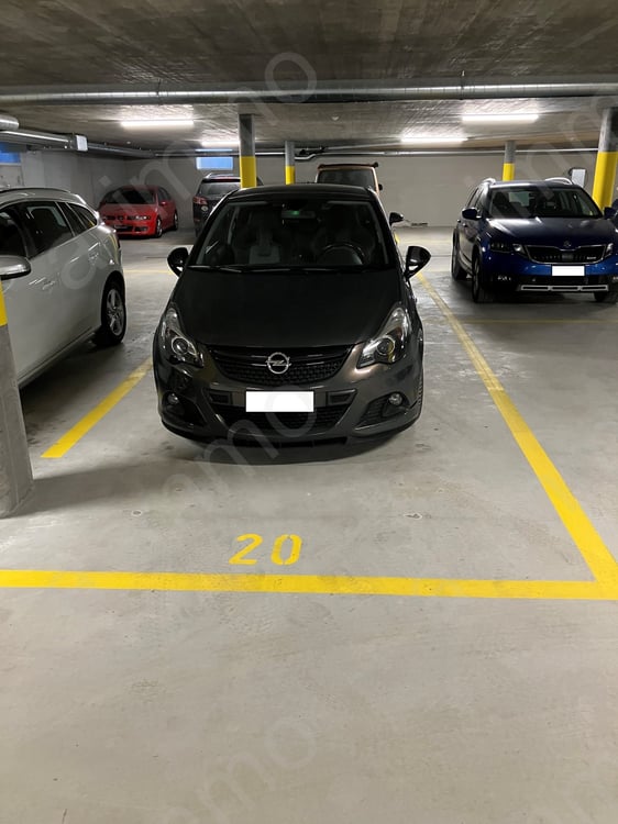 Tiefgaragenparkplatz in Cazis zu vermieten 1
