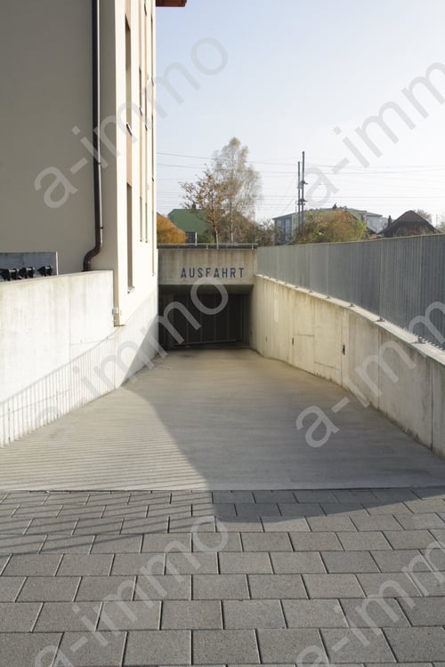 Tiefgaragenparkplatz in Lengnau BE zu vermieten 2