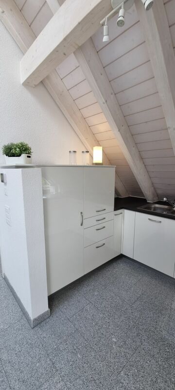 4-Zi. Dachgeschoss-Wohnung - MÖBLIERT
