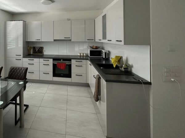 Exklusive 2.5-Zimmer-Wohnung mit eigenem Waschturm und Balkon 2