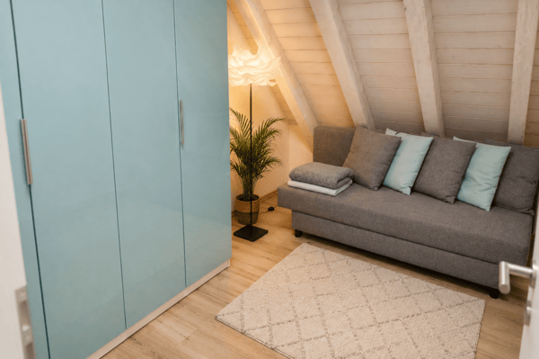 4-Zi. Dachgeschoss-Wohnung - MÖBLIERT