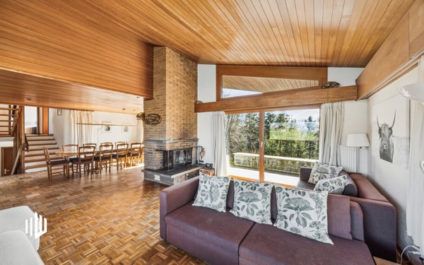 ImmoWyss - Architektonisch ansprechendes Chalet über dem Thunersee 3