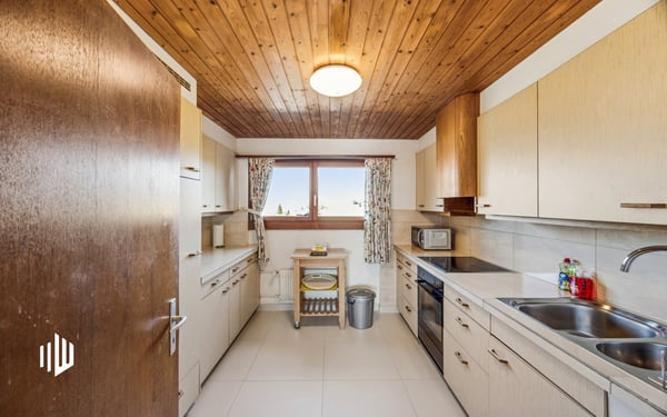 ImmoWyss - Architektonisch ansprechendes Chalet über dem Thunersee 6