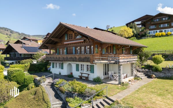 ImmoWyss -  Chalet mit Weitblick & Baulandreserve über dem  Thunersee