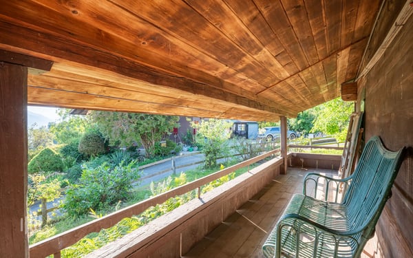 ImmoWyss - Urchiges Chalet mit grosser Baulandreserve und Niesenblick 2