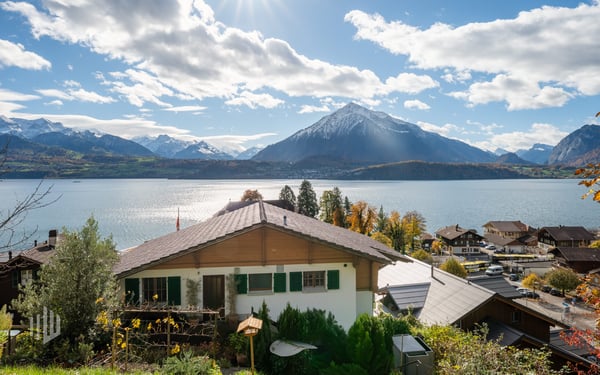 ImmoWyss -  Dreifamilienhaus mit Charme und unvergleichlicher Aussicht 2